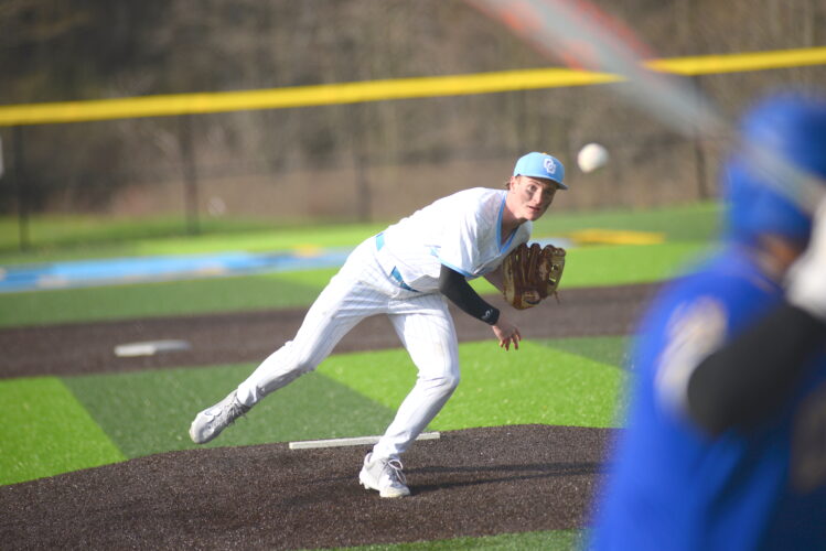 Golden Bears get the best of Crusaders